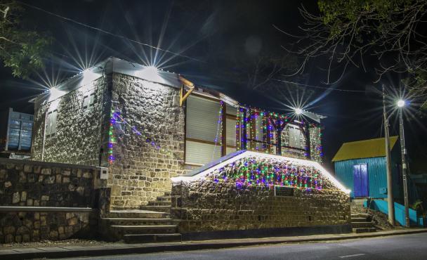 Le bureau de vente en lumière