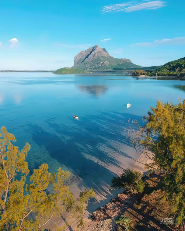 le morne brabant et le lagon