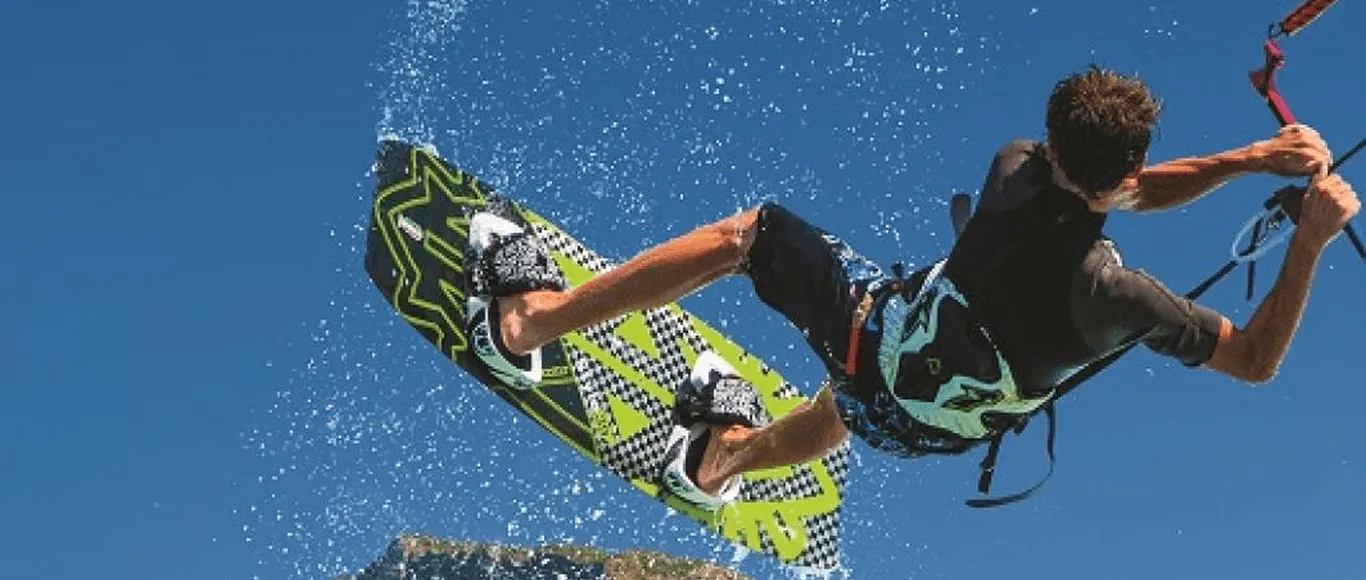 Spectacular kitesurf jump