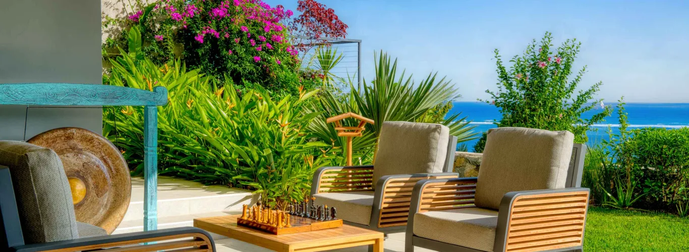 jardin d'un appartement vue mer du domaine d'anbalaba