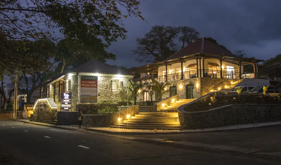 The restaurant at nightfall